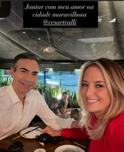 Ticiane Pinheiro e César Tralli posam juntos durante jantar no Rio Ticiane Pinheiro e César Tralli posam juntos durante jantar no Rio