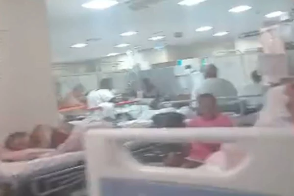 Pacientes ao chão e corredores lotados: o caos instalado no Hospital de Base