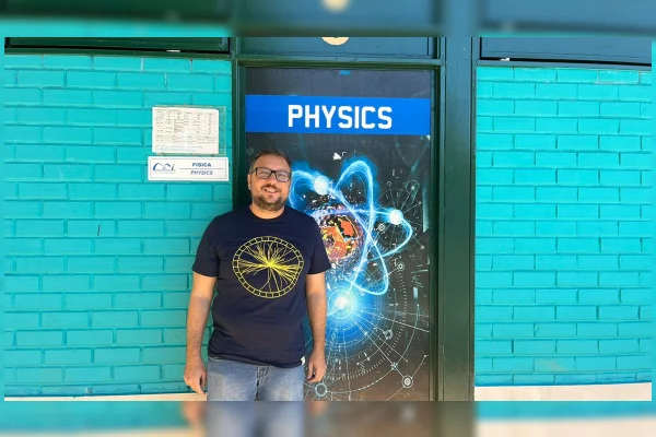 Professor do DF visita o maior acelerador de partículas do mundo