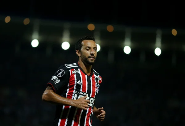 Nenê encaminha rescisão com o São Paulo e fica perto do Fluminense