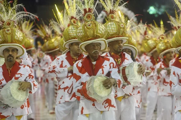 Após temporal, Rio volta à normalidade em sábado de carnaval chuvoso