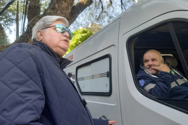 O candidato José Luiz Datena (PSDB) em campanha na Vila Clementino, na zona sul de São Paulo - Metrópoles