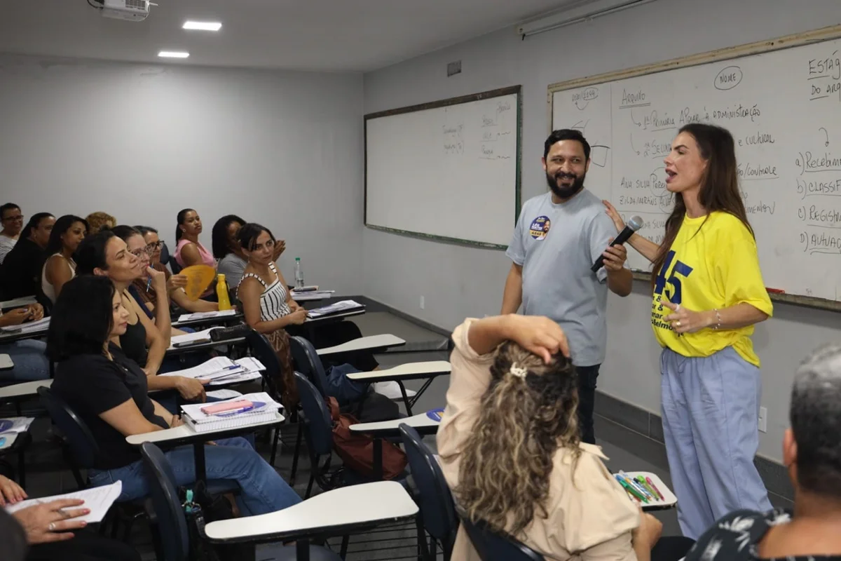 Paula Belmonte visitou dois cursinhos preparatórios para concurso da Sedes neste domingo (30/8) Paula Belmonte visitou dois cursinhos preparatórios para concurso da Sedes neste domingo (30/8)