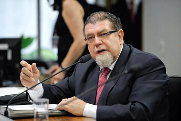 Venezuela ordena expulsão de embaixador brasileiro do país