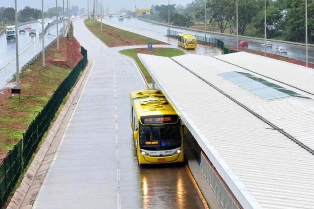 Corredor do BRT no Gama e Santa Maria é liberado para taxistas