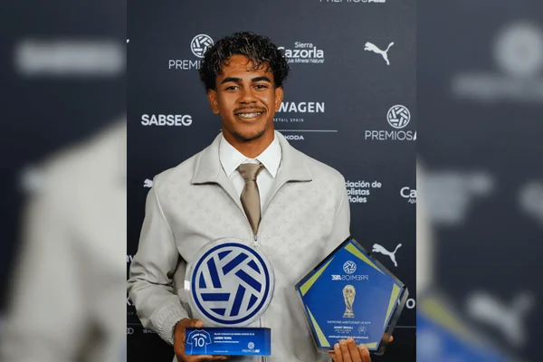 Lamine Yamal foi eleito o melhor jogador do Campeonato Espanhol da temporada 2025/26