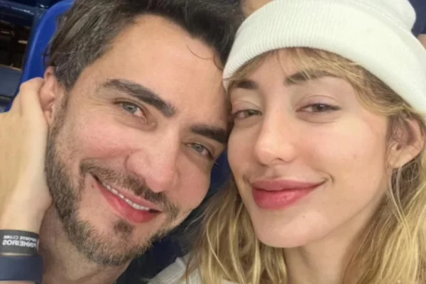 Web se revolta após cantora se afastar do pai gay depois de conversão