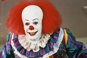 Tim Curry foi o primeiro intérprete de Pennywise Tim Curry foi o primeiro intérprete de Pennywise