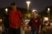 Torcedores chegam animados para Olimpia x Flamengo no Mané Garrincha - imagem 2