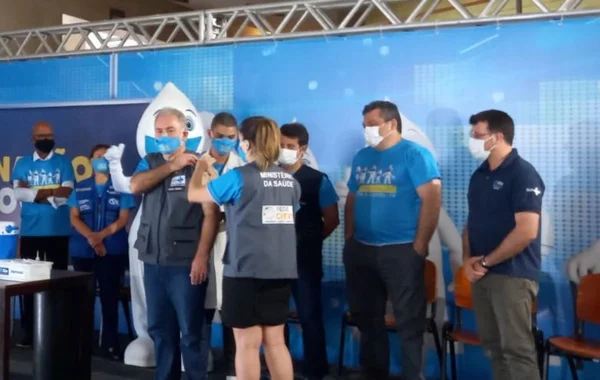 Queiroga diz que lote da Janssen recebido está retido para avaliação