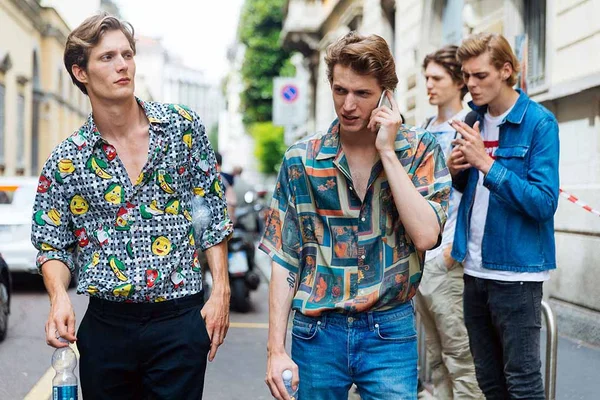 Aloha. Camisas com pegada havaiana voltam ao closet masculino