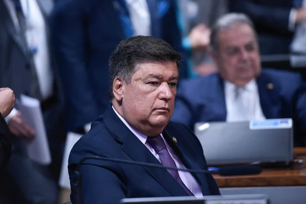 Foto colorida do senador Carlos Viana - Metrópoles