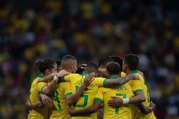 Sem Neymar, sem problema: Brasil goleia Honduras no Beira-Rio