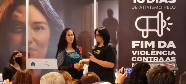 Ministra Damares Alves e Sonia Moura, mãe da ex-modelo Eliza Samudio