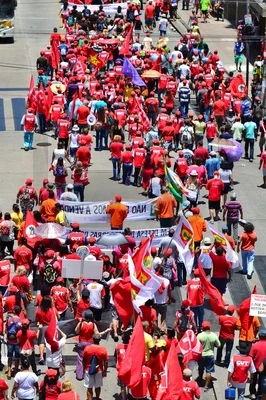 Centrais sindicais organizam greve geral contra reformas de Temer