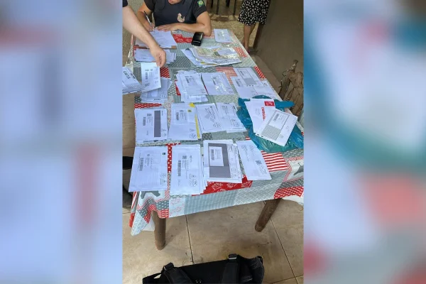 PF investiga funcionário dos Correios por desvio de cartões de mortos