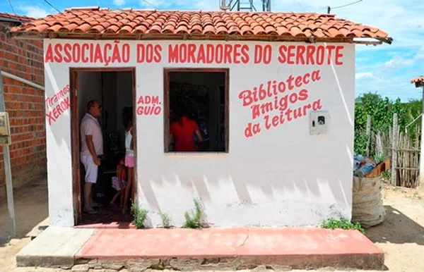 Menina de apenas 12 anos cria biblioteca no sertão da Bahia