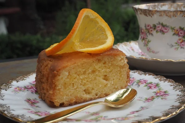 Sem desperdício: aprenda a fazer um bolo de laranja com casca