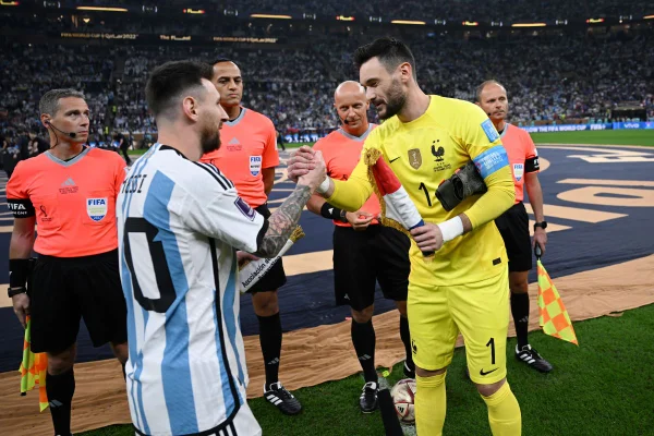 Ex-goleiro da França, Hugo Lloris critica seleção argentina por canto racista