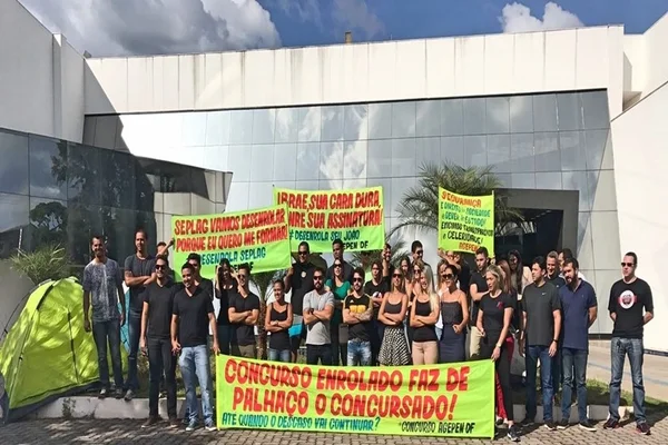 Candidatos ocupam Fundação Universa, na 609 Norte