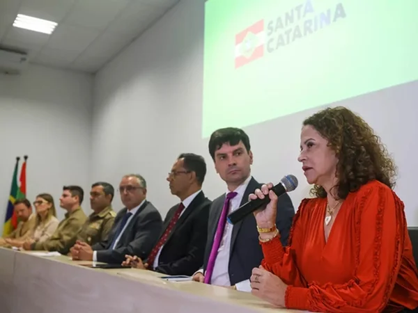 coletiva-de-imprensa-menino-desaparecido-metropoles