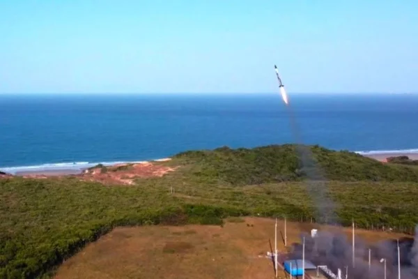 SEBIT decolando do Centro de Lançamento de Alcântara. Imagens captadas pelo drone da Innospace - Metrópoles