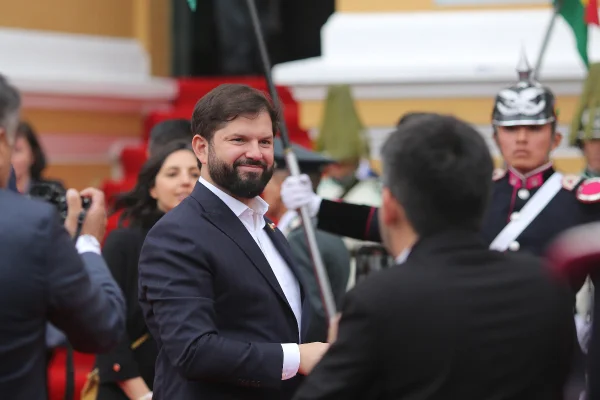 Imagem colorido do presidente do Chile, Gabriel Boric - Metrópoles