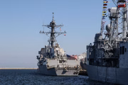 EUA enviam número inigualável de militares em navios à Venezuela