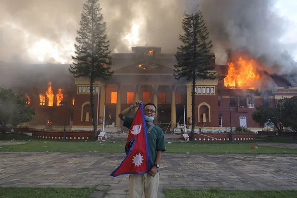 Imagem colorida mostra protesto Gen Z no Nepal - Metrópoles