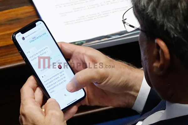No WhatsApp, Romero Jucá fala sobre “recurso no bolso” e termoelétrica