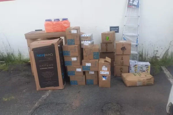 Imagem colorida mostra encomendas recuperadas pela PM em Campinas - Metrópoles