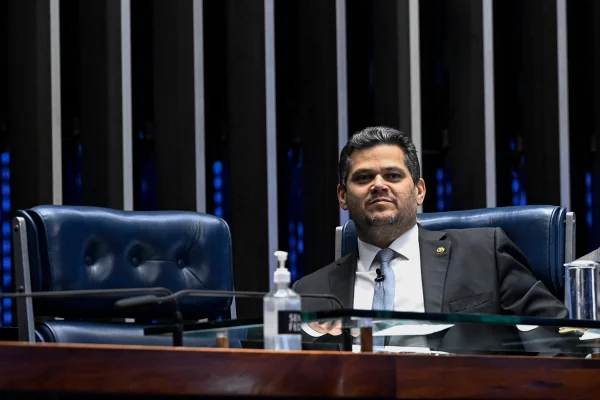 PEC 6×1 entra em pauta no Senado, mas sob o risco de não avançar