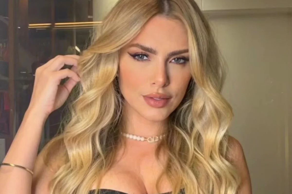 Erika Schneider fala sobre namoro com jogador: "Possibilidade de gaia" Erika Schneider fala sobre namoro com jogador: "Possibilidade de gaia"