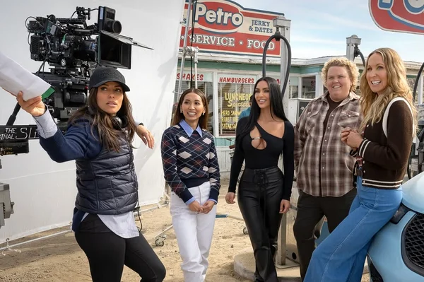 The Fifth Wheel - Kim Kardashian, Brenda Song, Fortune Feimster, Nikki Glaser - Eva Longoria - Netflix