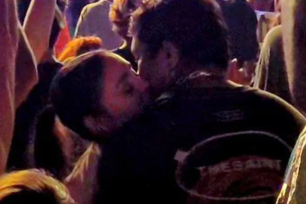 Fotos: Xamã e Sophie Charlotte são flagrados aos beijos em festival