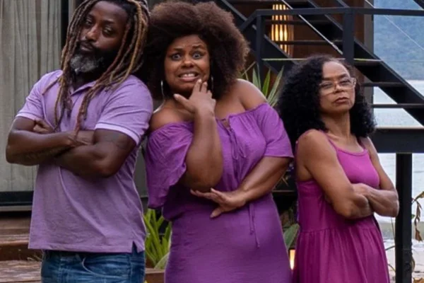 Família Tenório posa nos bastidores do reality Ilhados com a Sogra - Metrópoles