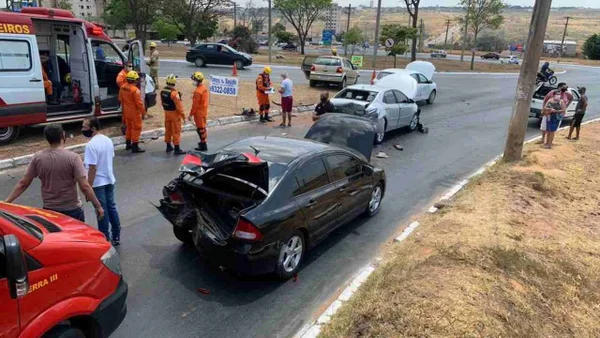 Engavetamento na Samambaia
