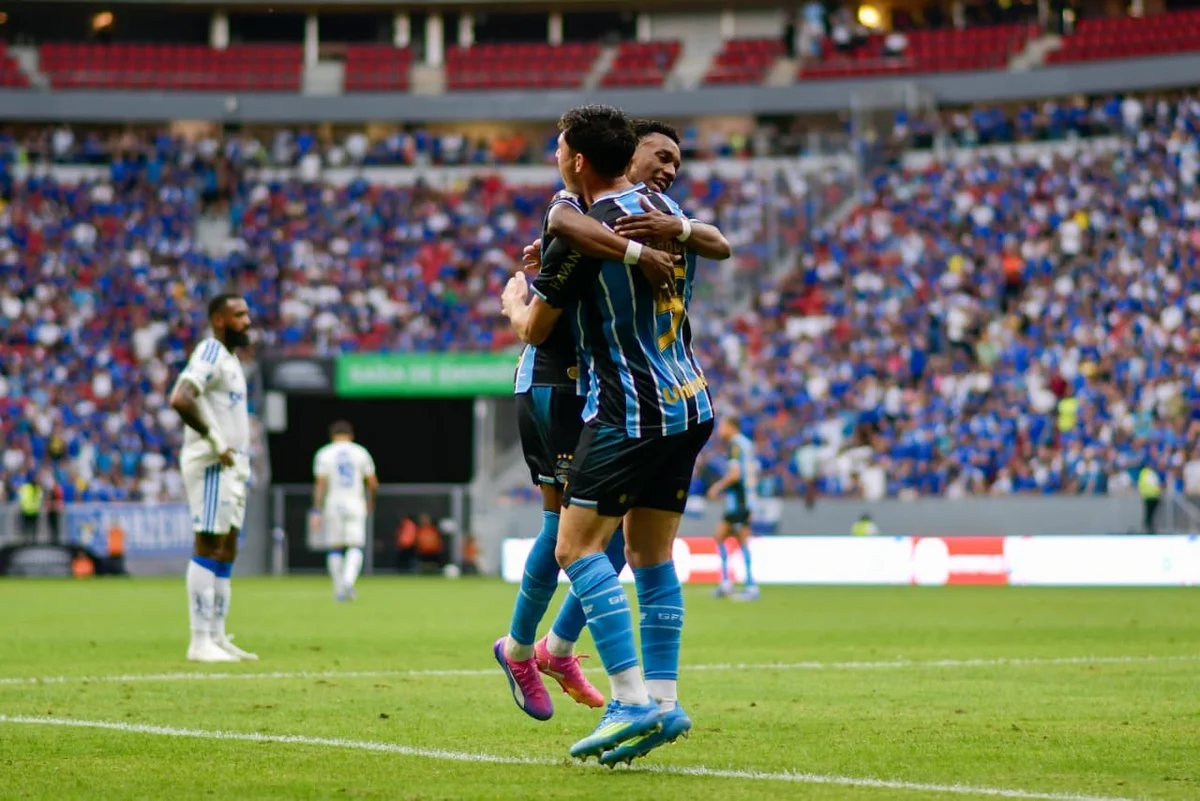Gabriel Grando brilha e Grêmio vence o Cruzeiro em jogão no DF - imagem 11 Gabriel Grando brilha e Grêmio vence o Cruzeiro em jogão no DF - imagem 11