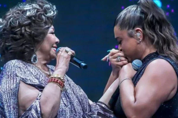 Foto colorida de Preta Gil e Alcione - Metrópoles