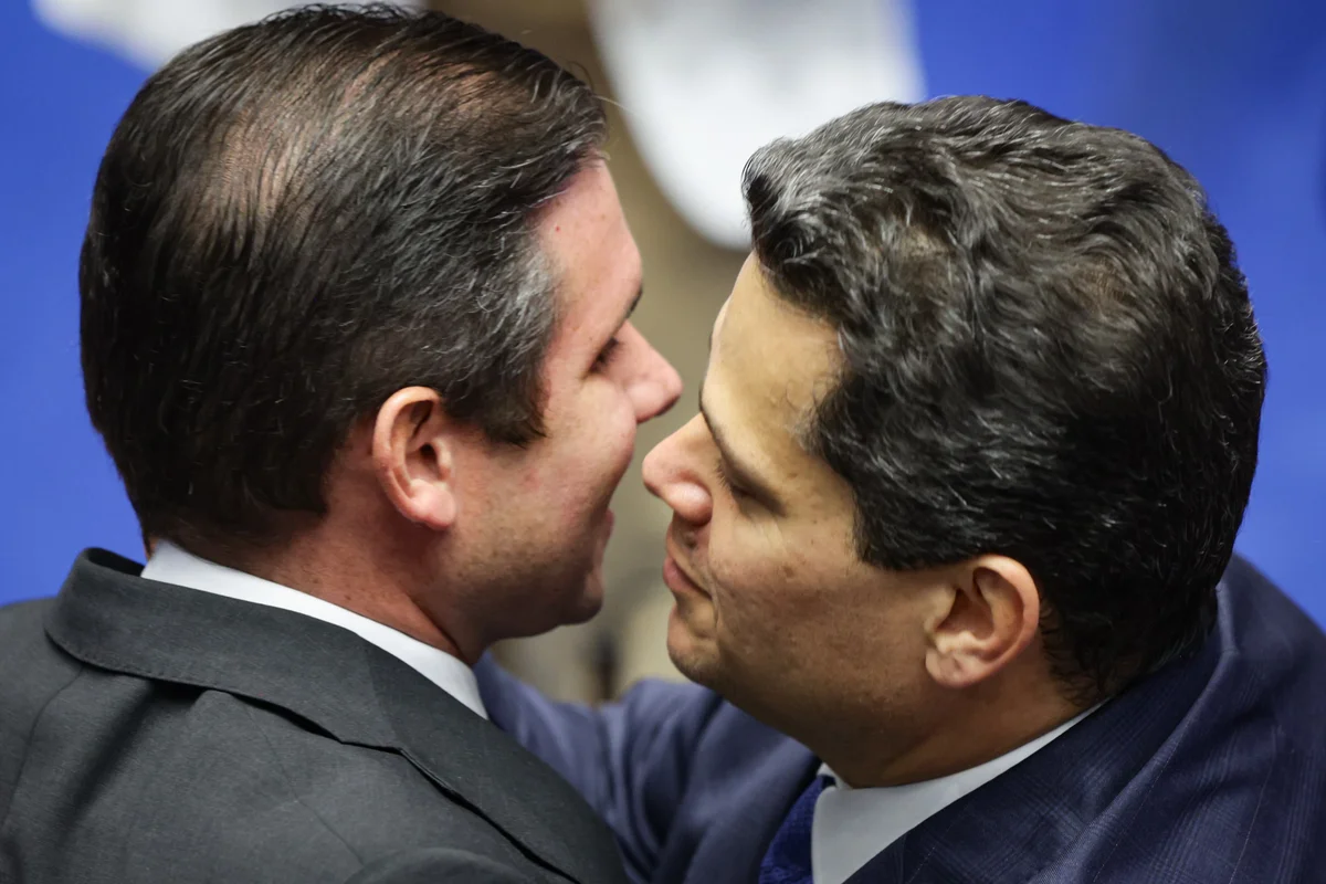 Atualização: Para Centrão, Motta pode ajudar Alcolumbre a se reeleger no Senado