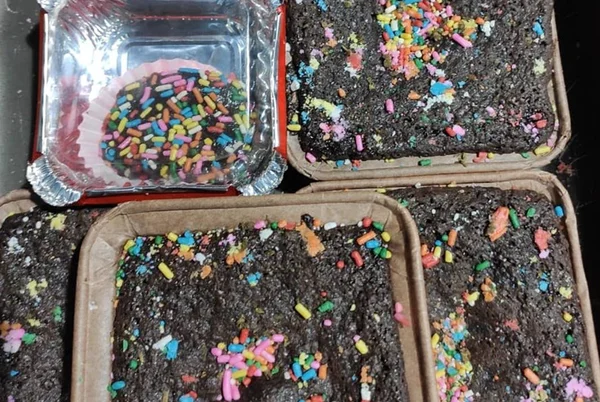 Dupla é flagrada por vender doces de maconha em área nobre de Goiânia