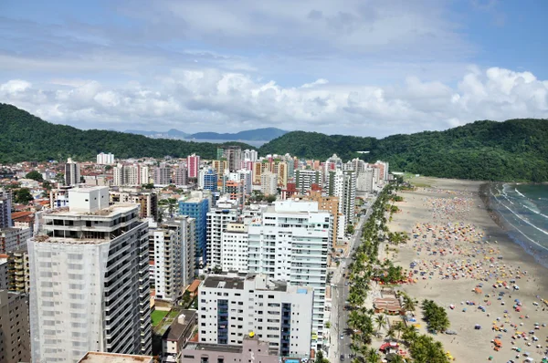 Imagem mostra orla de cidade praiana - Metrópoles