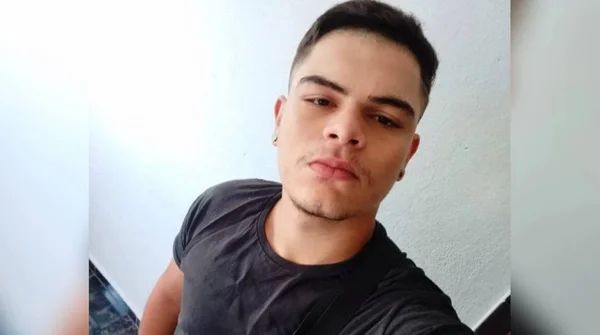 foto colorida de jovem