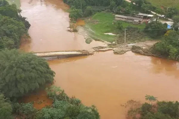 Imagem colorida mostra alagamento em rio branco do sul após chuvas - Metrópoles