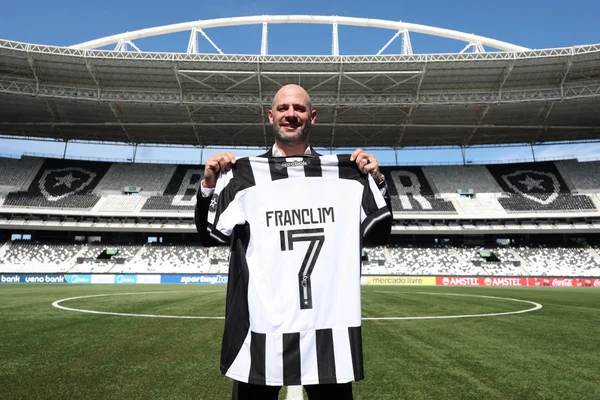 Franclim Carvalho comemora chegada ao Botafogo: “Felicidade imensa”
