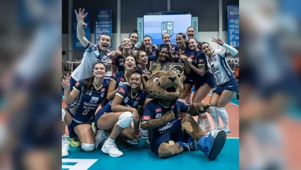 Minas supera Praia Clube e é campeão da Superliga Feminina de Vôlei