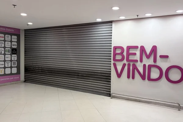 Homem armado assalta farmácia e faz funcionária refém em hipermercado de SP - destaque galeria Homem armado assalta farmácia e faz funcionária refém em hipermercado de SP - destaque galeria