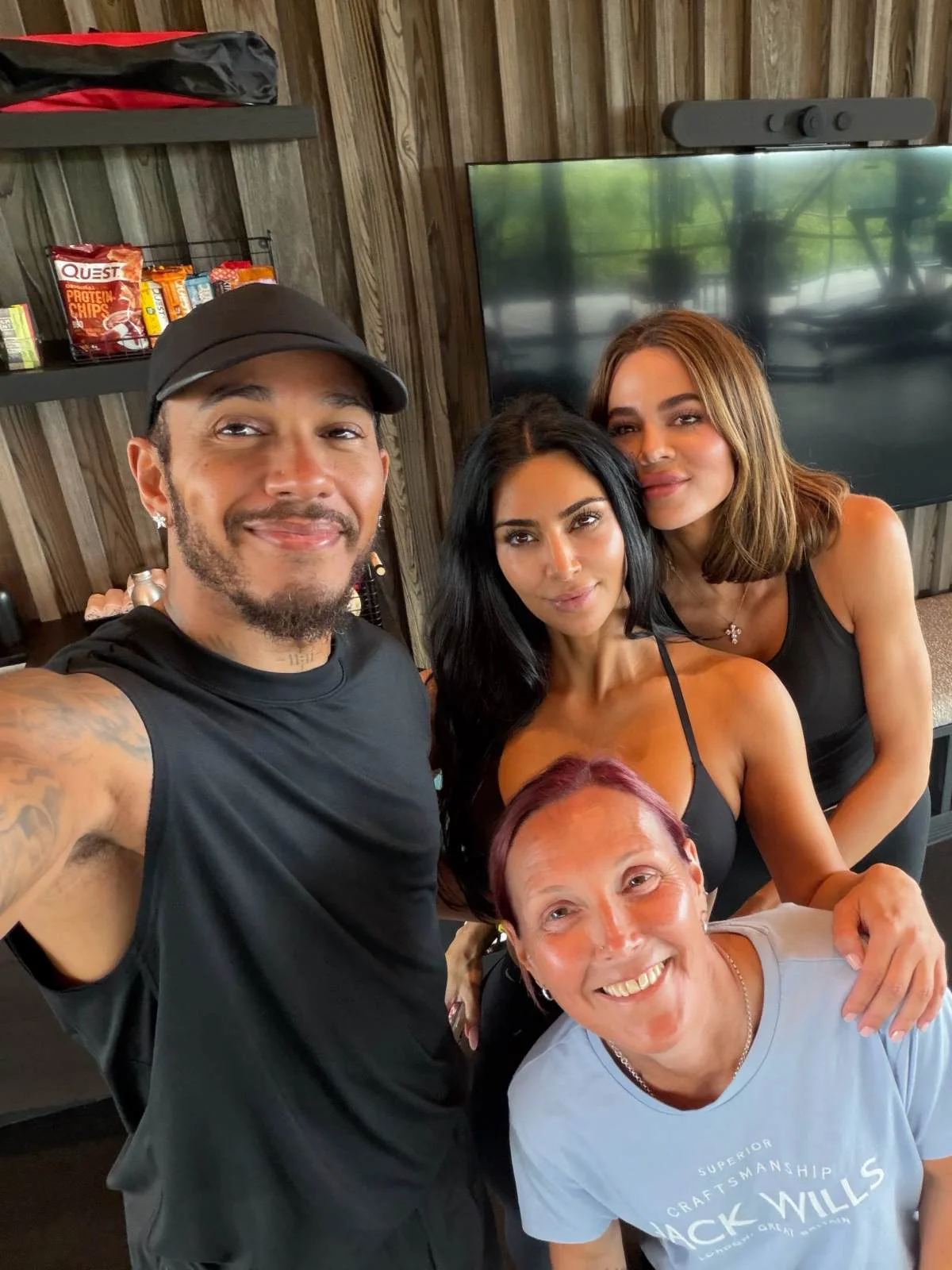 Lewis Hamilton e Kim Kardashian mostram momentos de intimidade na web - imagem 5 Lewis Hamilton e Kim Kardashian mostram momentos de intimidade na web - imagem 5