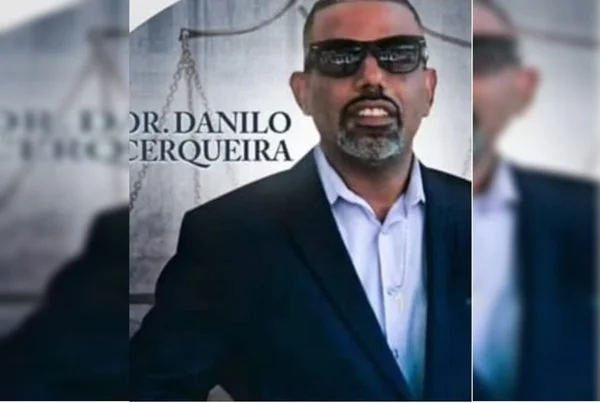 homem de óculos escuros