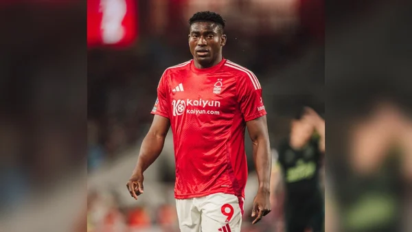 Imagem colorida de Taiwo Awoniyi - Metrópoles